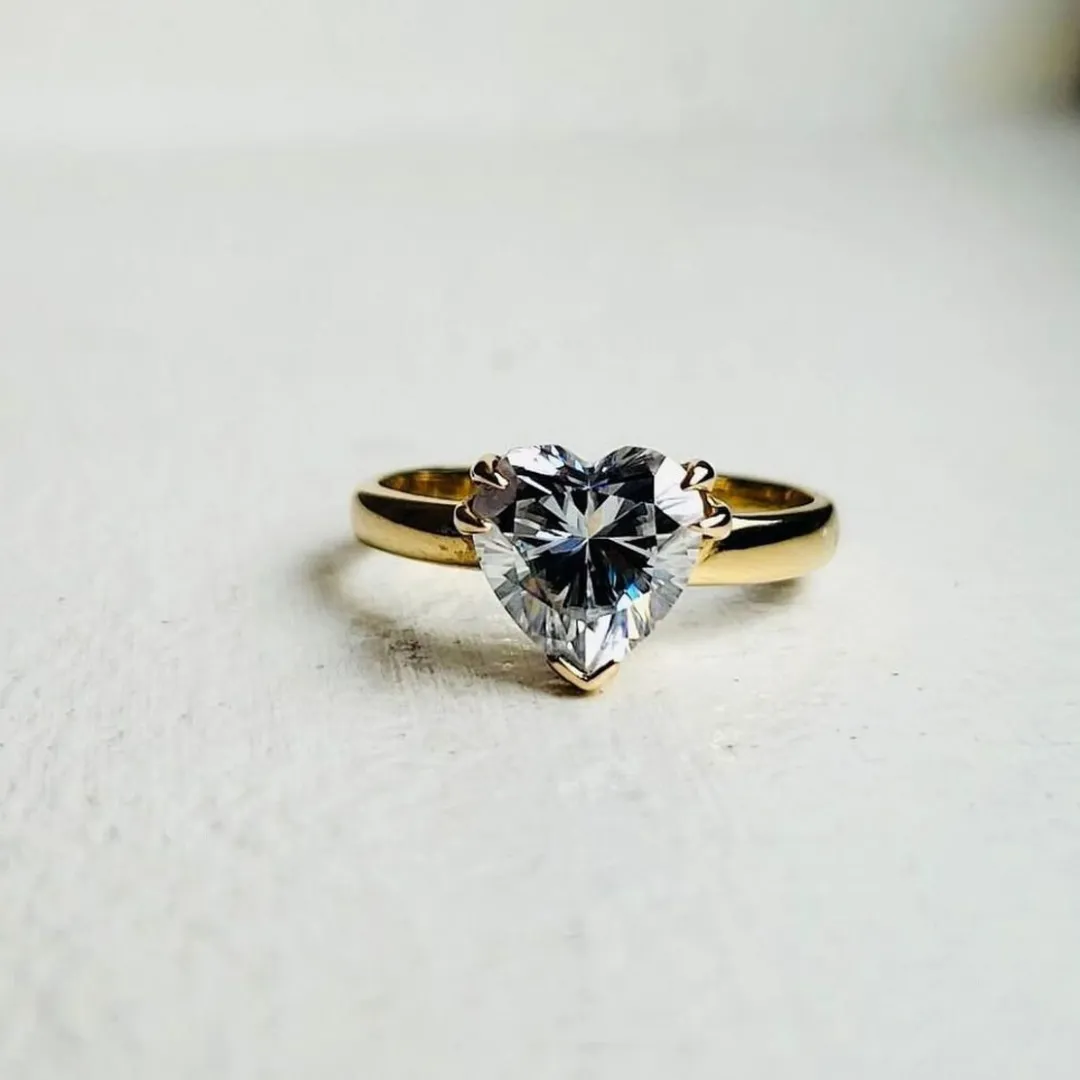 /public/photos/live/Heart Cut Moissanite Proposal Wedding Ring 469 (1).webp